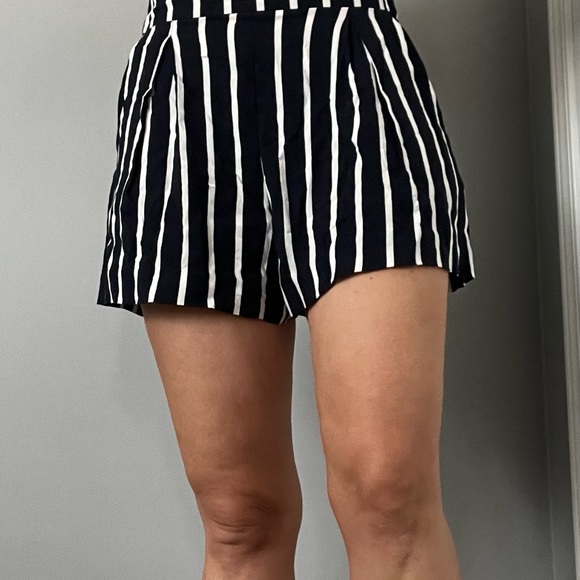 H&M dress shorts | Navy & white stripes | high waisted - Picture 3 of 8